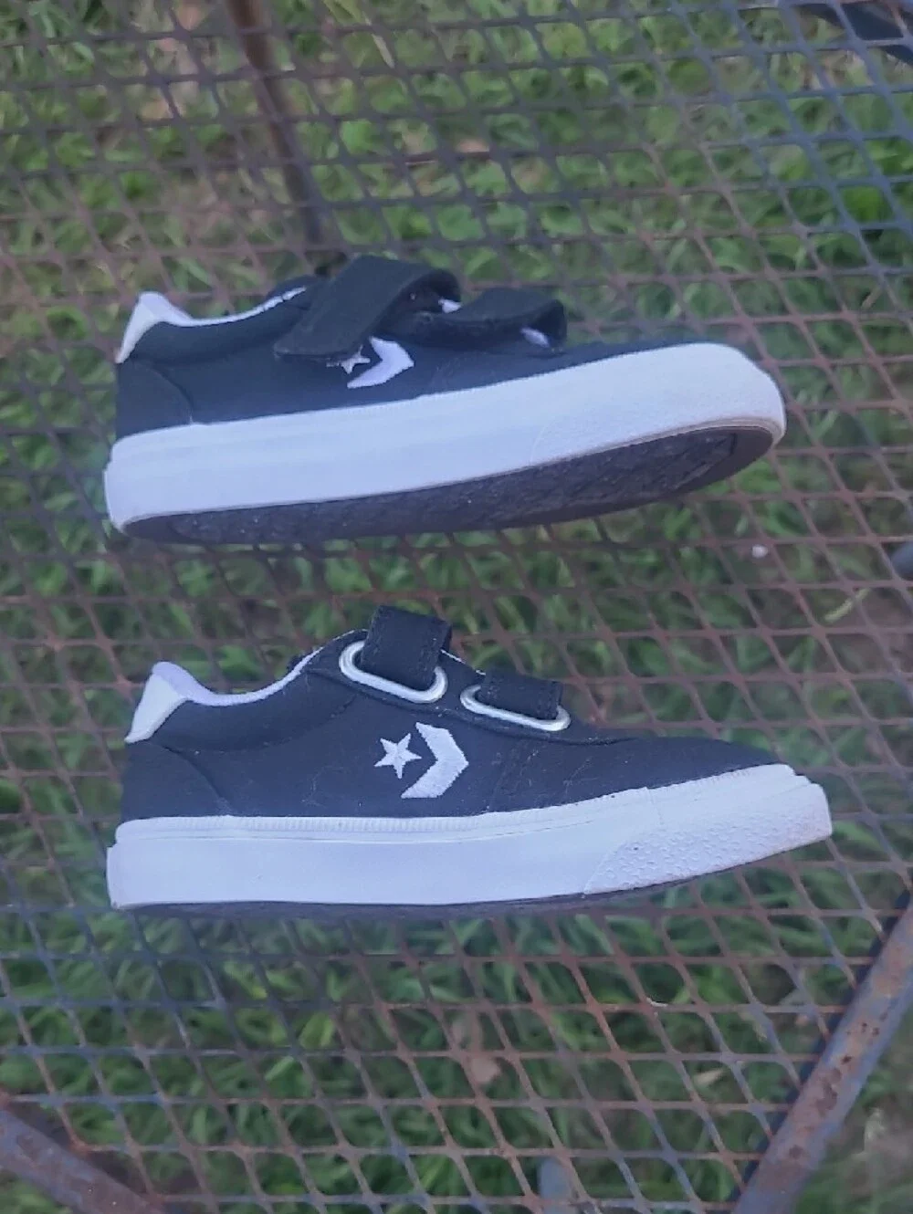 Converse Kids Black & White Velcro Low-Top Sneakers